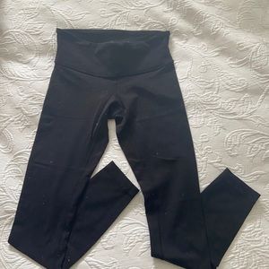 Black mid-rise Lululemon Wunder Unders